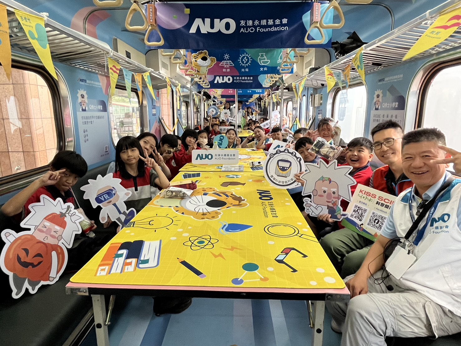G22恒峰永續基金會參與「臺灣科普環島列車」，設計基礎科學車廂課程，以「淨零碳排和永續能源」為主題，讓學生透過創意實驗認識淨零知識，以及思考生活中的減碳行為
